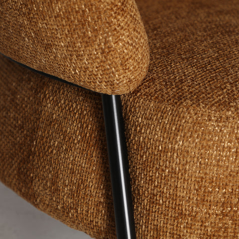Sillón Tapizado en Poliéster Suave Mostaza SOUVENS