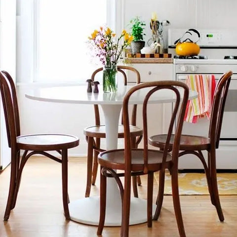 Mesa de Comedor con Base Metálica TULIP - Grande