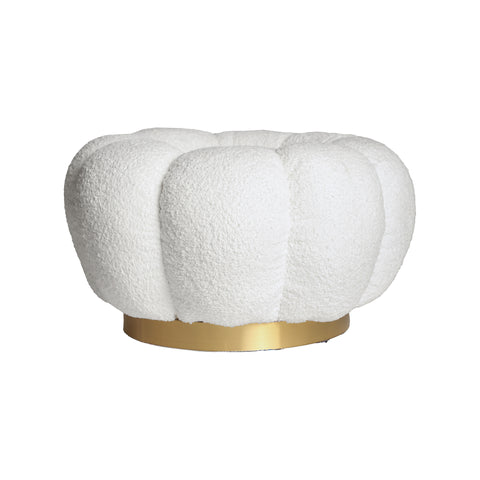 Pouf redondo estilo moderno, tapizado en suave tejido bouclé blanco y base dorada elegante.