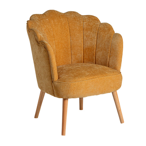 Sillón Dumes tapizado en poliéster con estructura de madera de pino, diseño clásico y confortable para salones y dormitorios.