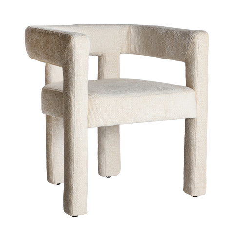 Silla tapizada en poliéster beige de alta calidad, con diseño moderno y ergonómico ideal para cualquier espacio.