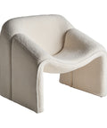 Sillón Bats tapizado en algodón bouclé con estructura de madera de pino, diseño elegante y confortable para cualquier espacio del hogar.